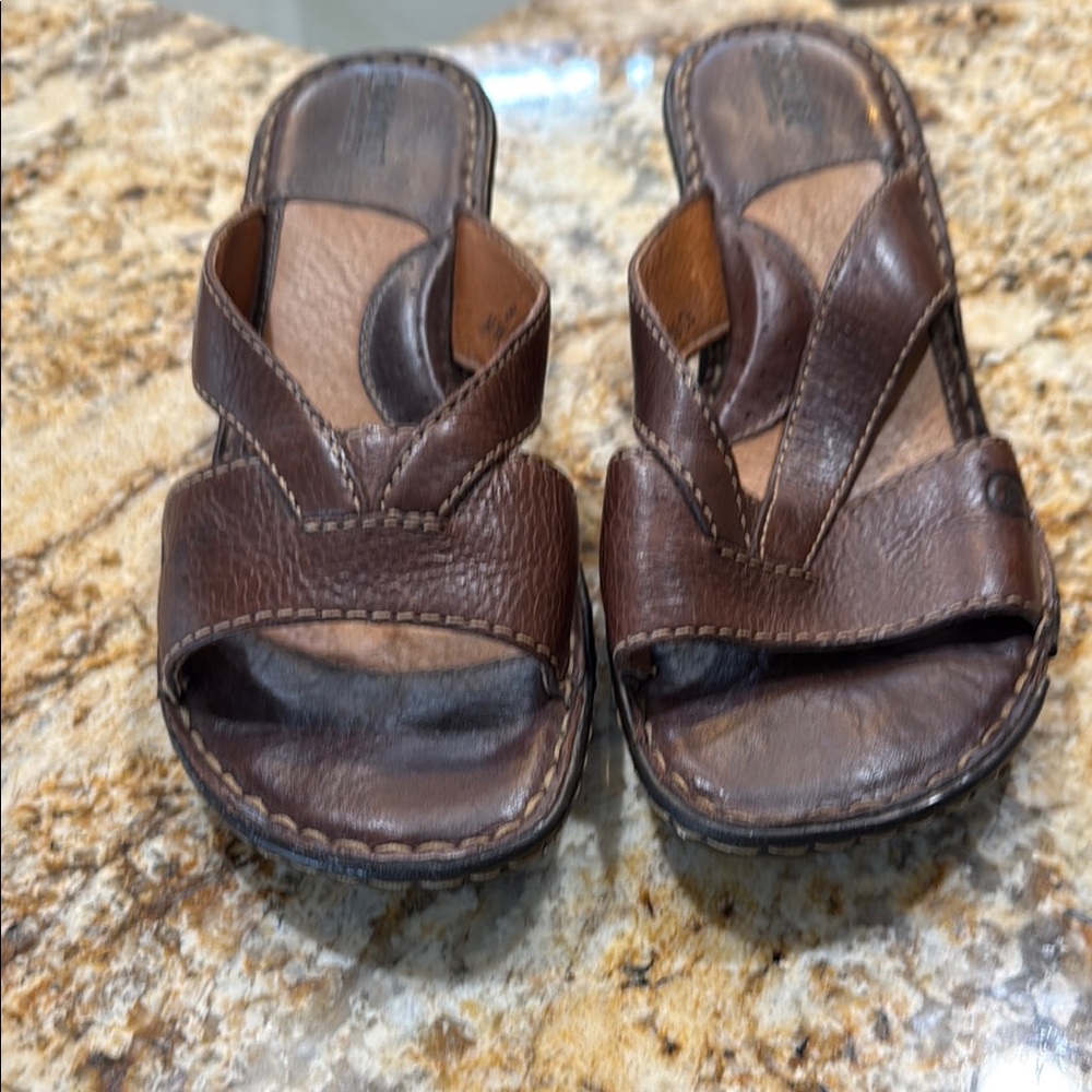 Born Brown Leather Sandals with Cross-Strap Design